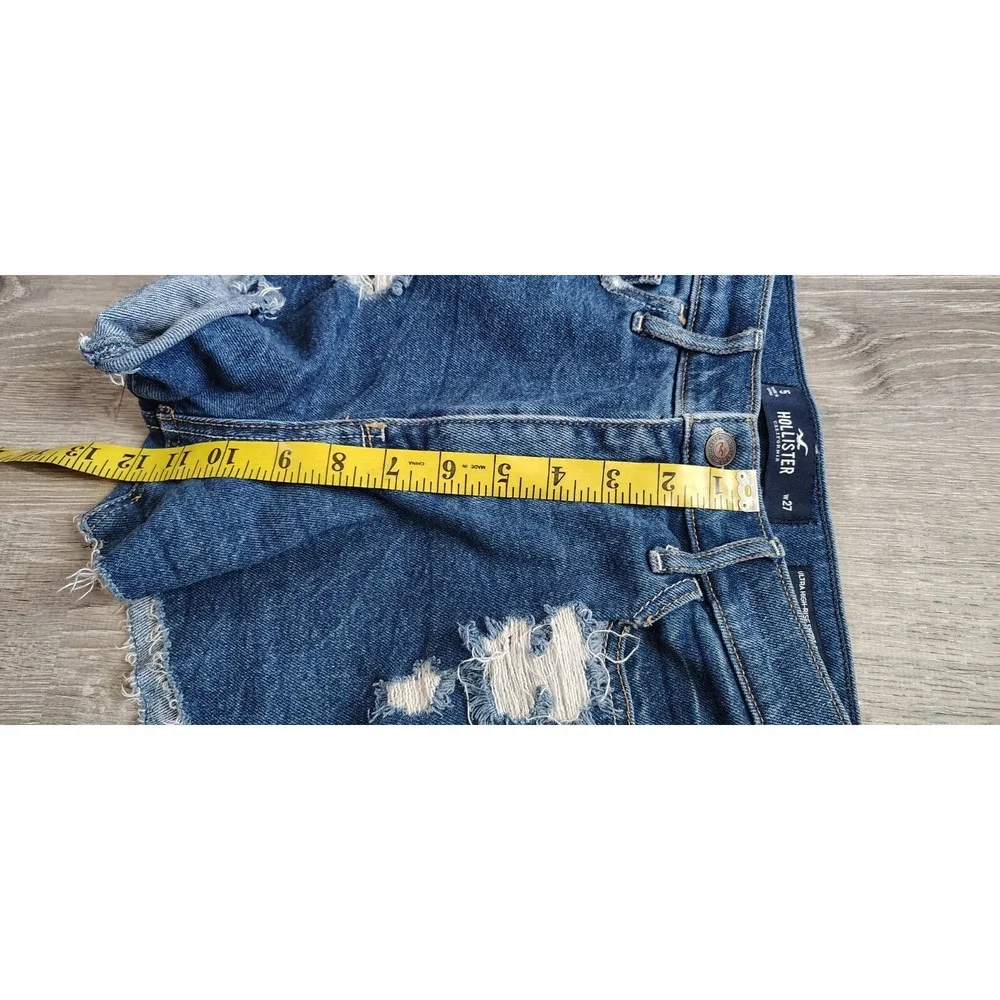 Hollister Juniors Distressed Ultra High Rise Short Short Size 5 w27 ***‎ - Picture 5 of 9